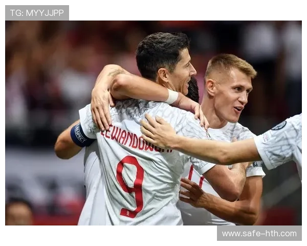 波兰超级杯决赛现场，国家队四位现役国脚登场亮相