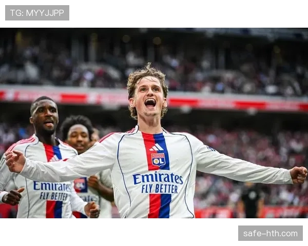 里昂主帅赛前发布会确认,三名主力后卫伤愈回归周末大名单 里昂主帅赛前发布会确认,三名主力后卫伤愈回归周末大名单