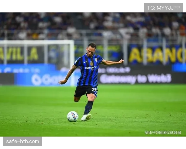 欧冠之夜后的米兰城:国米失利未阻球迷热情,北看台巨幅Tifo赛后获赞 欧冠之夜后的米兰城:国米失利未阻球迷热情,北看台巨幅Tifo赛后获赞